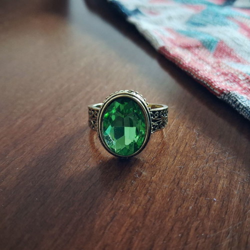Ring with peridot olivine new, silver plated metal, vintage style