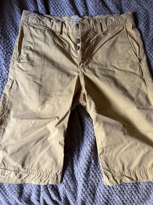 Ben Sherman yellow bermuda shorts used, size 44, slim fit