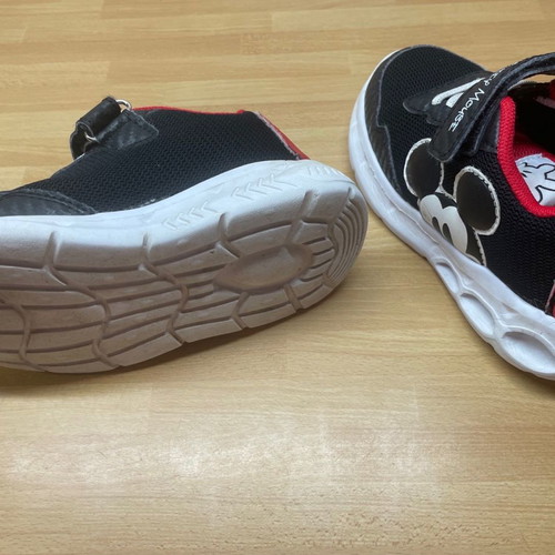 Children's athletic shoes used size 27 with Mickey Mouse and light-up soles