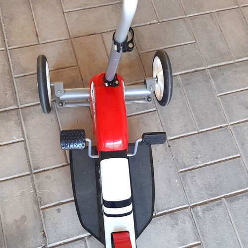 ScootyB Kids Scooter 3 Wheels with Pedals like new