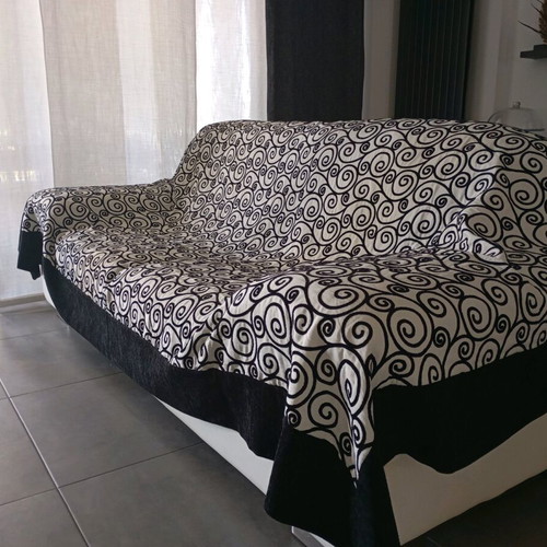Double-sided throw with embossed texture, like new