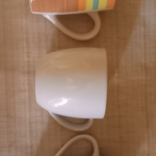 Set of 3 large mugs like new
