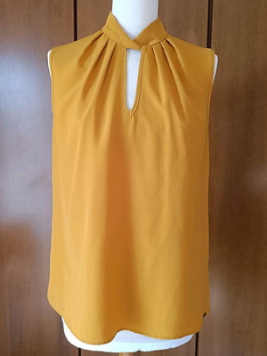 Mustard sleeveless blouse Toi&Moi like new with neck tie detail