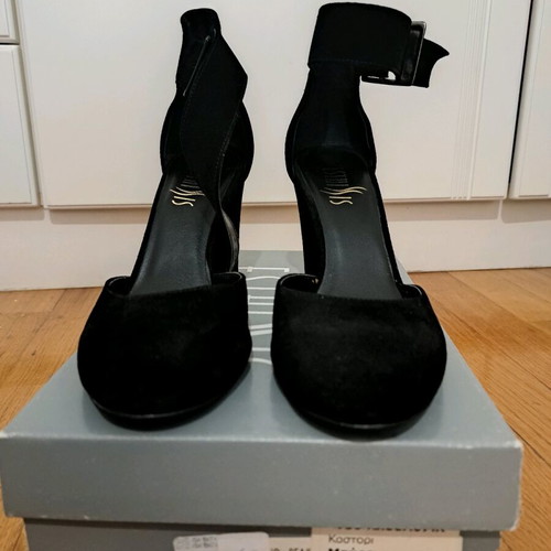 Esthissis black pumps like new, size 39, 8 cm heel