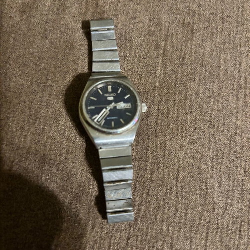 Seiko 5 004023 wristwatch used, needs date frame repair