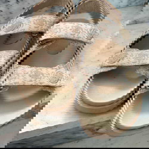 Guess σανδάλια μπεζ μονόγραμμα 39 σε άριστη κατάσταση