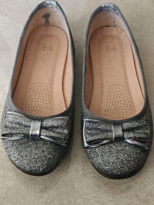 Doremi Silver Ballerina Shoes Size 31 Like New