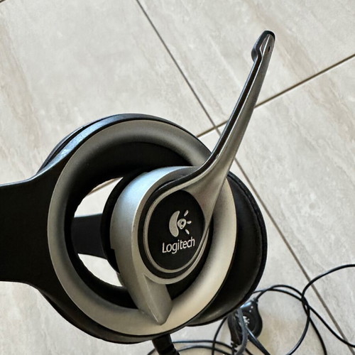Logitech 981-000041 digital precision PC gaming headset like new