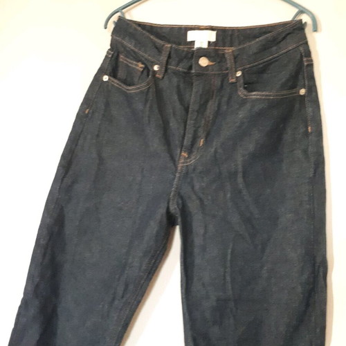 H&M mid-rise blue jeans new with rip, size M 38 10