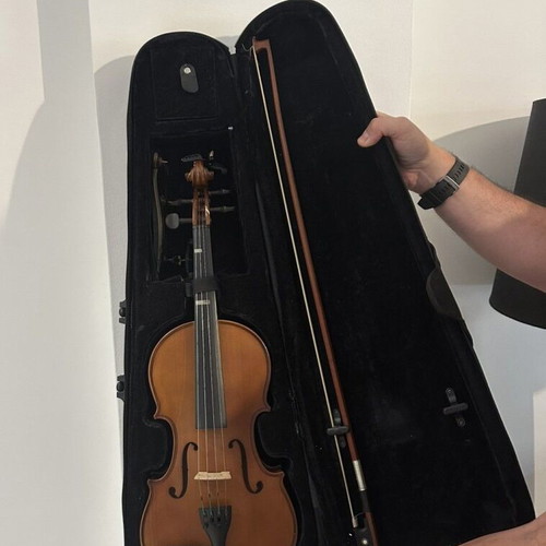Virtu Adagietto 4/4 violin like new with case and accessories