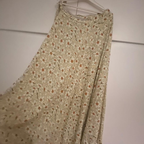 Floral wrap skirt like new, lightweight fabric