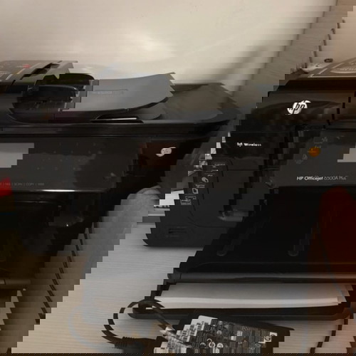 HP OfficeJet 6500A Plus E710n Всичко-в-едно мастиленоструен принтер