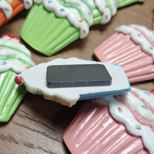 Cupcake magnets new, set of 16 in 4 colors