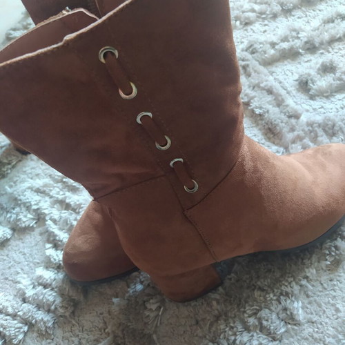 Suede tabba ankle boots like new with medium heel size 37