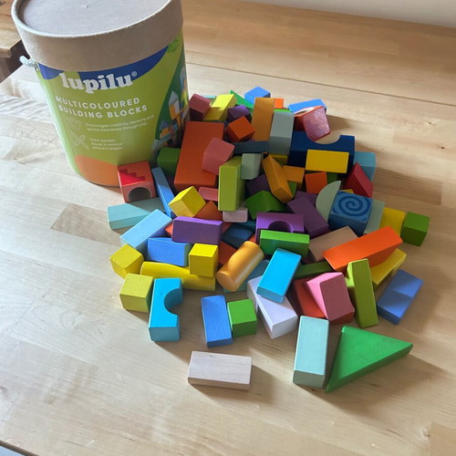 Wooden building blocks like new, 195 pieces, multicolored
