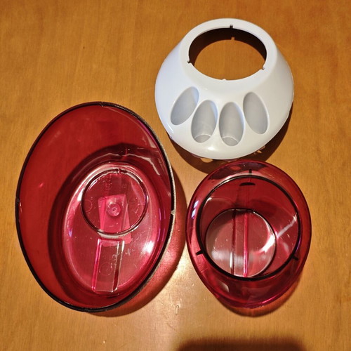 Plastic bathroom organizer for toothbrushes and toothpaste