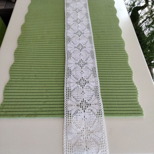 Vintage table runner handmade crochet cotton like new 13x103 cm