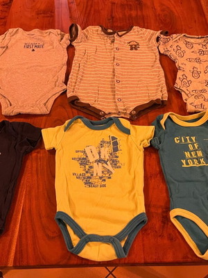 Baby bodysuits used x6 for 3-month-old boy or girl, DKNY, Carters, Gerbers