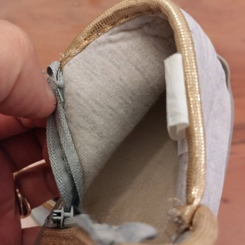 Baby slippers size 21 Harry Potter like new, beige with gold