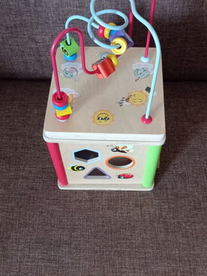 Activity cube toy