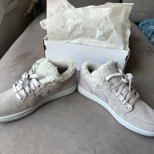 Nike Air Jordan 1 Low SE College Grey Sherpa WMNS EU 40.5 brand new
