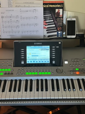 Yamaha Tyros 2 keyboard σαν καινούργιο με 3 ηχεία και κάλυμμα σκόνης
