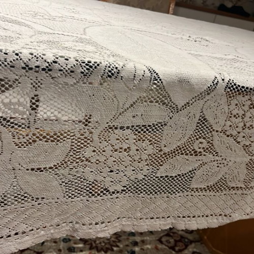 Machine Knitted Tablecloth like new 1.60x2.15 cm