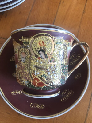 Vintage Royal Satsuma tea set with 5 cups and 5 saucers, like new