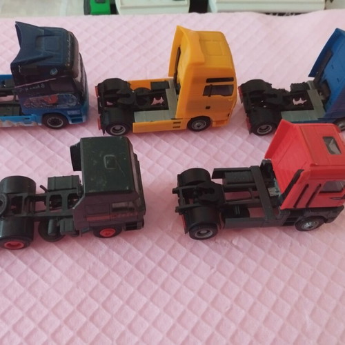 HO scale tractors for trailers and wagon loading, set