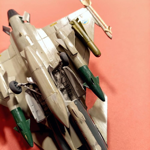 Plastic model Jas-39 Gripen 1/72 new, hand-painted