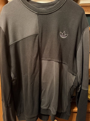 Adidas Original sweatshirt size L like new