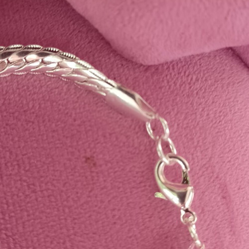 Silver Plated Bracelet Chain design like new, silver color