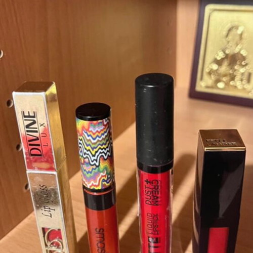 Red lipsticks Estée Lauder, Smashbox, Dust n cream like new