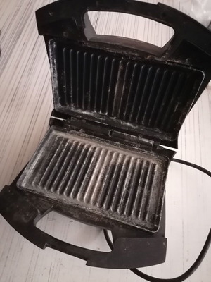Izzy sandwich maker used