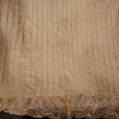 Satin bed cover new 1.50x2 m with 32 cm ruffles
