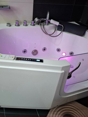 Florida Walk In Jacuzzi hydromassage tub like new, 135×90 cm