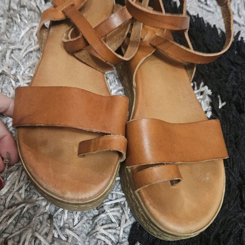 Dim brown leather platform sandals like new, size 39