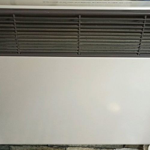 Delonghi 2000w wall-mounted heater like new, 80 cm
