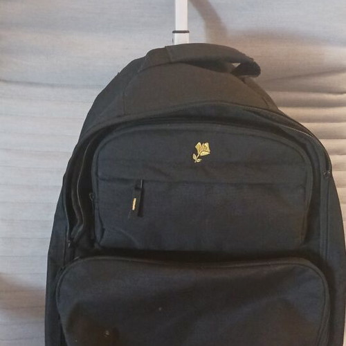 Suitcase with wheels and adjustable handle like new, internal and external pockets
