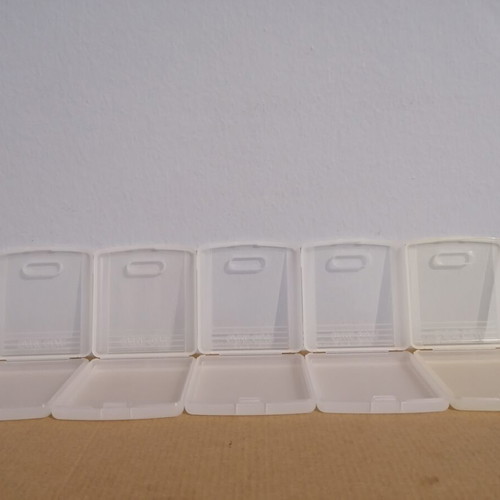 5 Sega Game Gear cartridge protective cases, 3 with themes