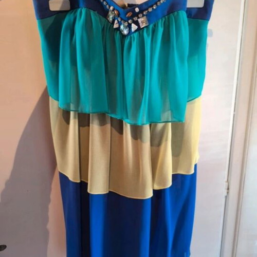 Strapless dress used, fits small and medium sizes