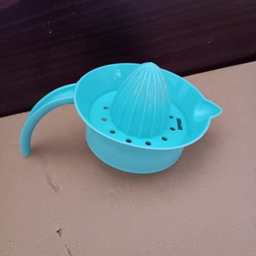 Citrus juicer used, in good condition