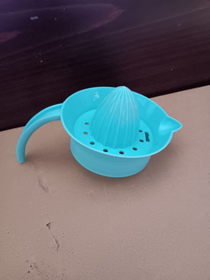 Citrus juicer used, in good condition