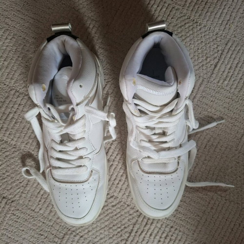 White Bershka boots like new, barely worn