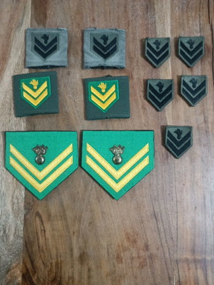 Military insignia pack 5 sergeant, 4 epaulets, 2 sleeve badges like new