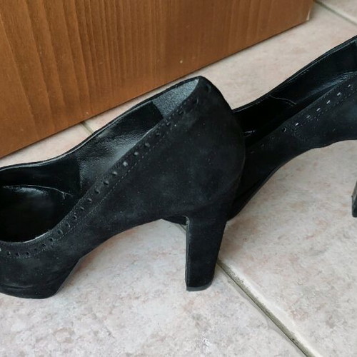 Black pumps size 38 like new