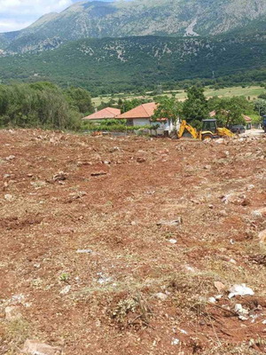 Οικόπεδο 1025 τμ με απεριόριστη θέα σε βουνό και κάμπο στον Γοργομύλο Πρέβεζας