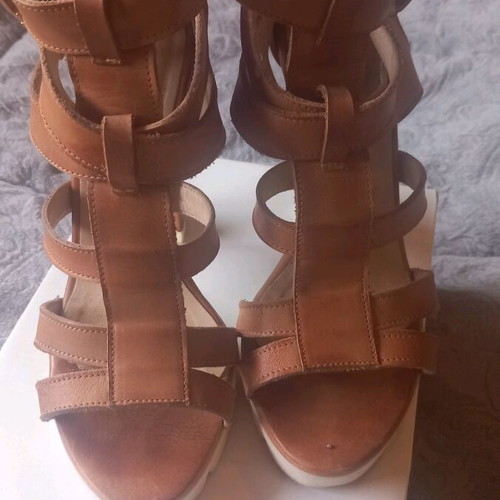 Women's sandals like new, beige, size 37
