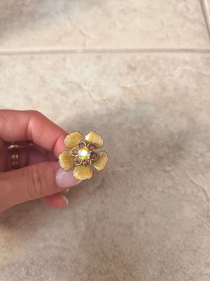Flower ring Accessorize like new, beige and purple