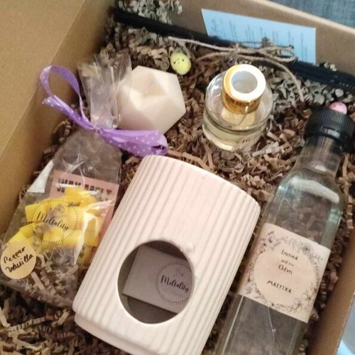 Gift box with wax melt, diffuser 50ml, candle, and homemade liqueur 250ml